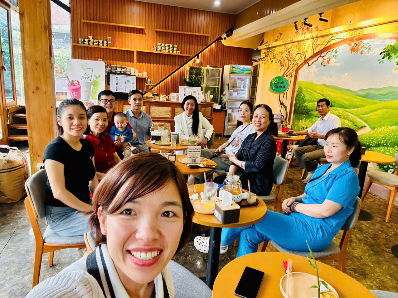 5 học viên nhận chứng chỉ tốt nghiệp khoá Smoothies tại Healthy Station Cổ Loa
